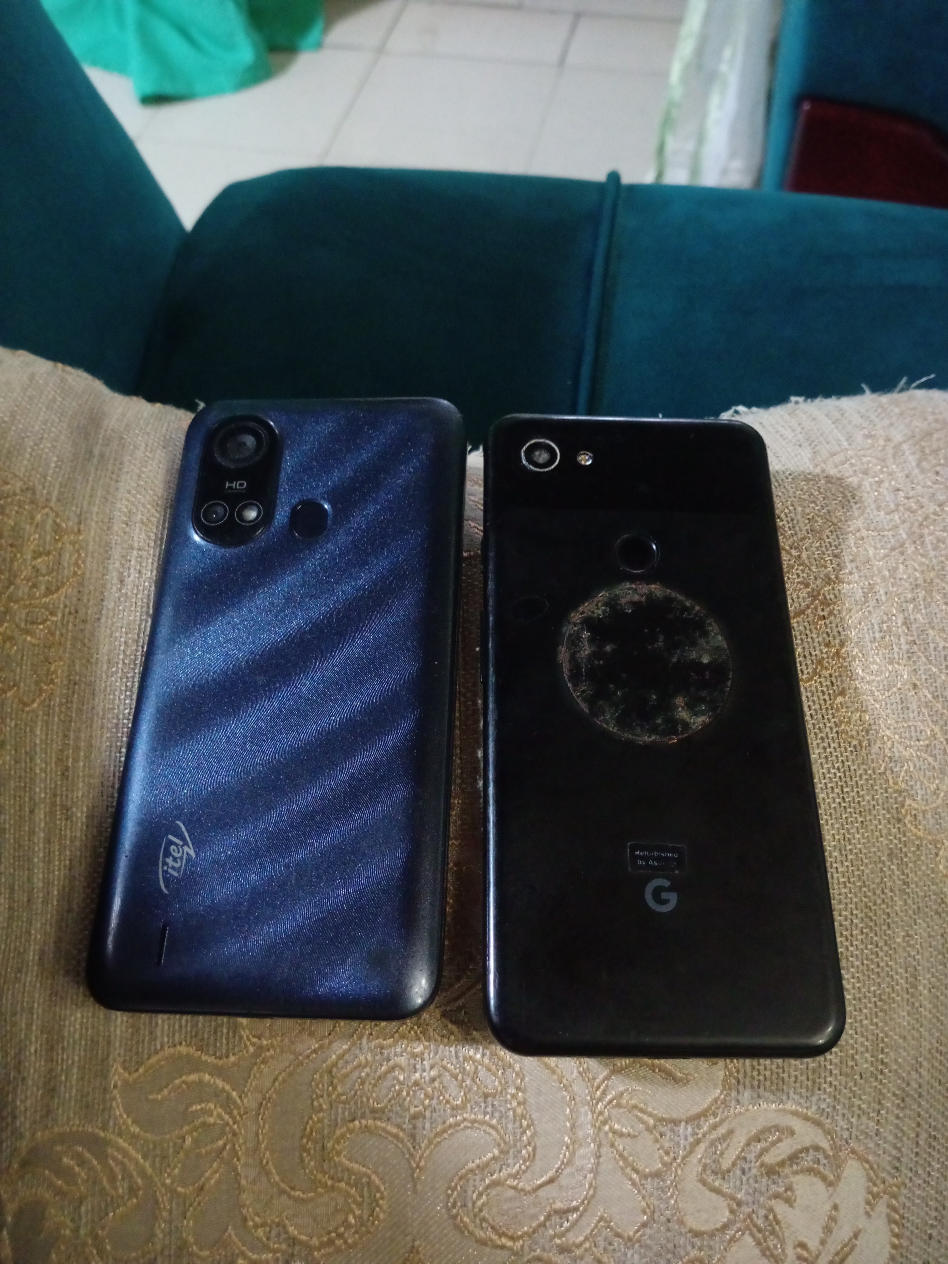 Deux Téléphones pixel 3aXl + Itel A56